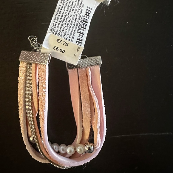 Accessories bundle ( Hair accessories & bracelet) 
Accessorize Angels & Monsoon - Picture 8 of 9